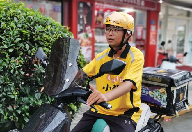手机支架交警：不是为难大家是为了安全凯发k8国际厅登录电动车不允许安装(图3)